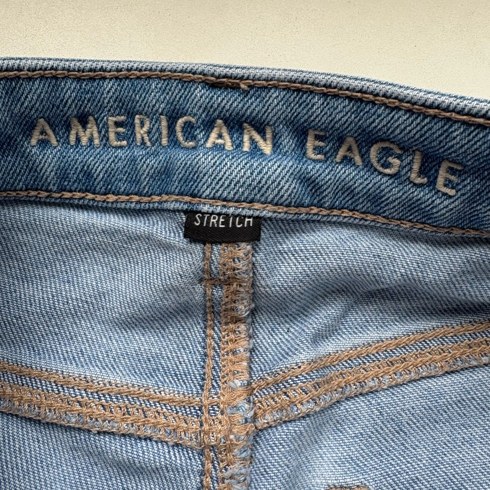 American Eagle Women’s Mom Straight Leg Distressed Jeans Size 6 - Picture 4 of 7